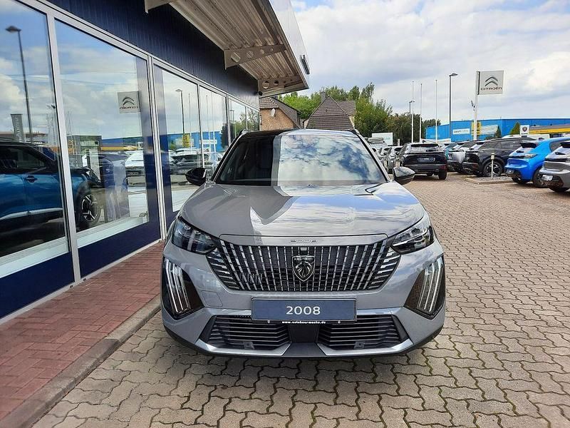 Selenium grau Neu 2025 Peugeot 2008 GT SUV | 36.985 € - Bild 1/4