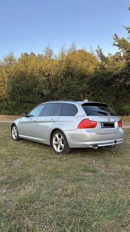 Gebraucht BMW 318 143 PS (105 kW) 2011 Silber Kombi