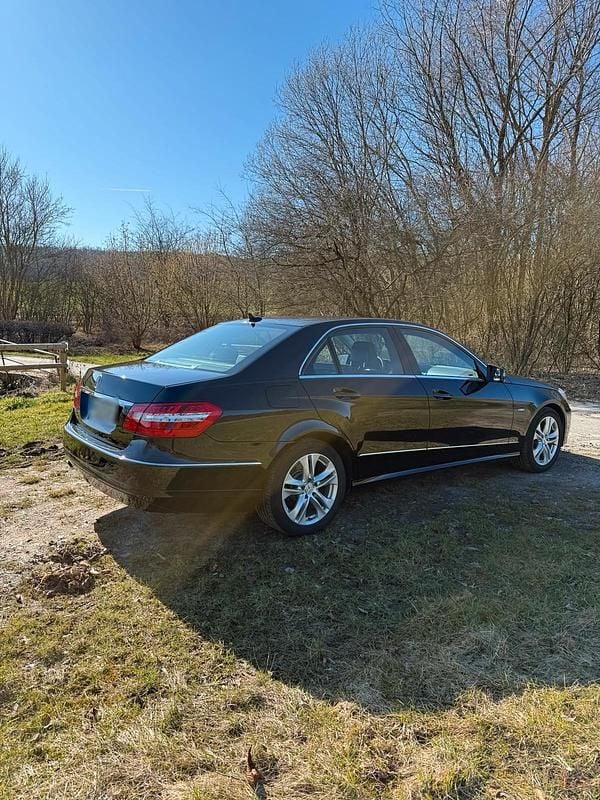 Gebraucht Mercedes E200 Avantgarde 184 PS (135 kW) 2009 Schwarz Limousine