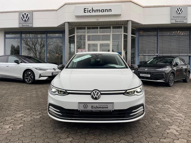 Gebraucht VW Golf VIII Move 131 PS (96 kW) 2023 Weiß Limousine