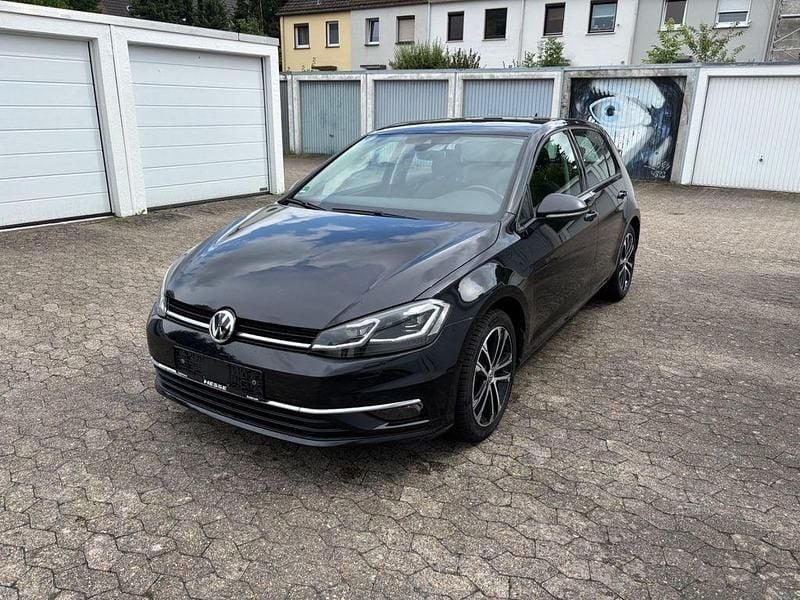 Schwarz Gebraucht 2019 VW Golf VII Highline Limousine | 12.800 € (Fairer Preis) - Bild 1/4