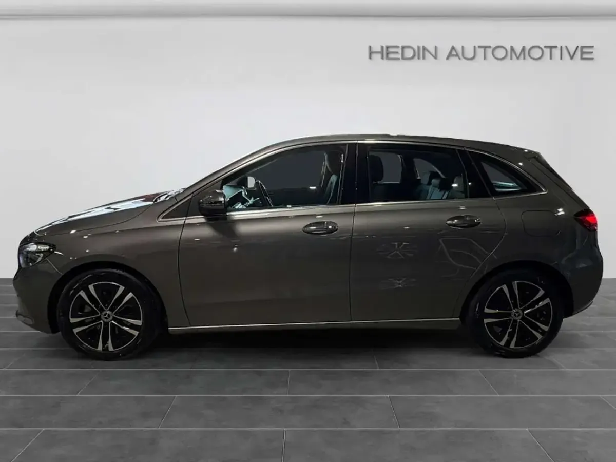 Neu Mercedes B180 Progressive 136 PS (100 kW) 2026 Grau Kleinwagen