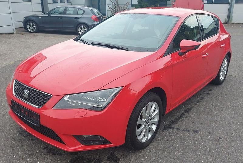 Rot Gebraucht 2014 Seat Leon Style Limousine | 5.300 € (Guter Preis) - Bild 1/4