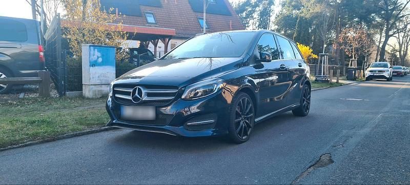 Gebraucht Mercedes B200 136 PS (100 kW) 2017 Blau Van / Kleinbus