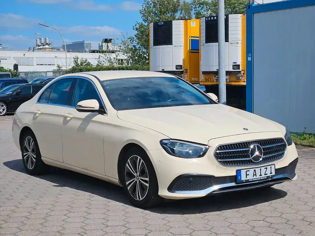 Gebraucht Mercedes E200 Avantgarde 160 PS (117 kW) 2022 Beige Limousine