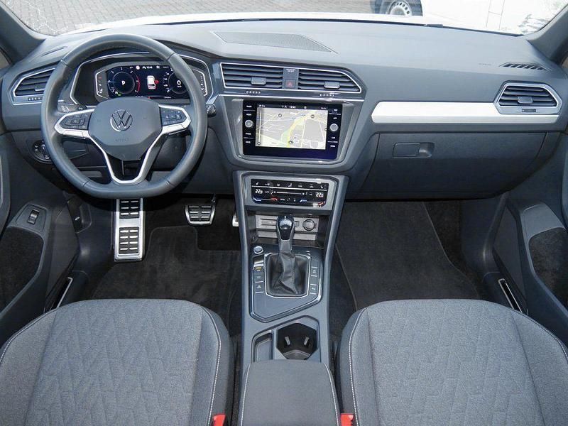 Gebraucht VW Tiguan Move 150 PS (110 kW) 2024 Ivory silver metallic SUV