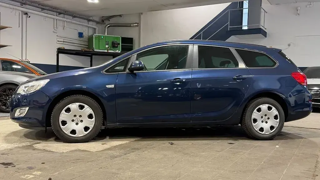 Gebraucht Opel Astra Design Edition 110 PS (80 kW) 2011 Blau Kombi