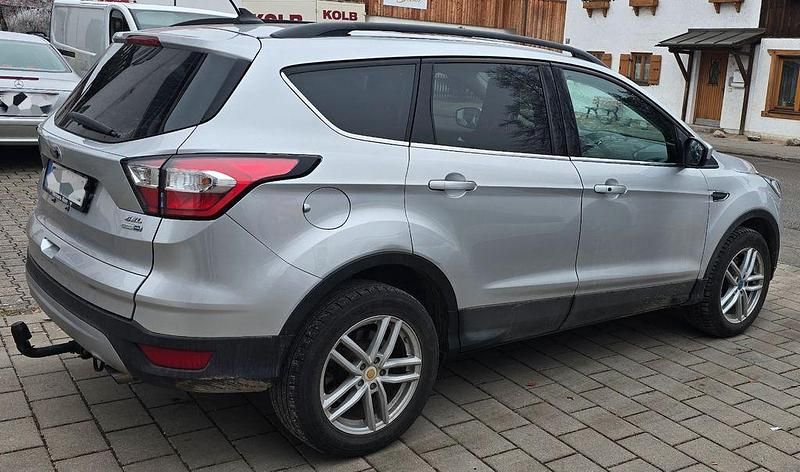 Gebraucht Ford Kuga Titanium 182 PS (133 kW) 2019 Silber SUV