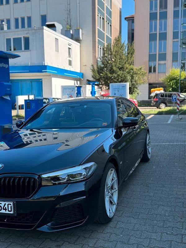 Schwarz Gebraucht 2023 BMW 540 Limousine | 47.000 € (Guter Preis) - Bild 1/4