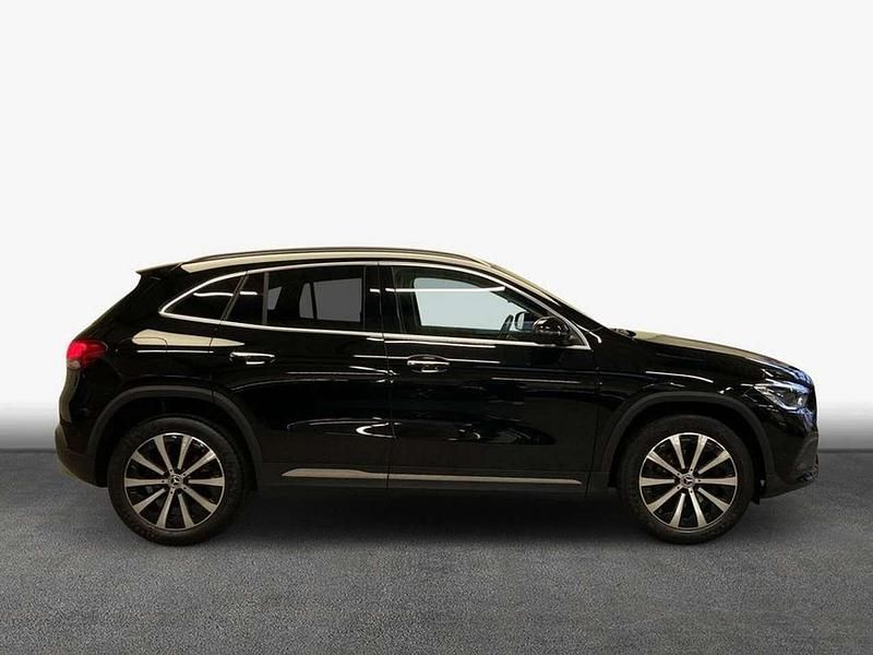 Gebraucht Mercedes GLA250 160 PS (117 kW) 2022 Nachtschwarz SUV