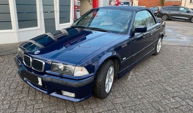 Blau Gebraucht 1998 BMW 320 Cabriolet M Sport Cabrio | 9.750 € (Superpreis) - Bild 1/4