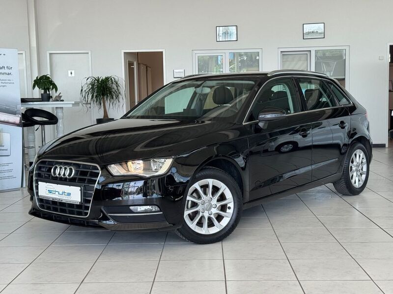Schwarz Gebraucht 2014 Audi A3 Sportback Attraction Limousine | 13.950 € (Etwas zu teuer) - Bild 1/4