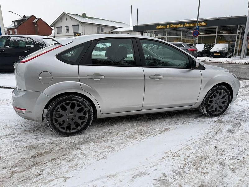 Gebraucht Ford Focus 116 PS (85 kW) 2009 Silber Limousine