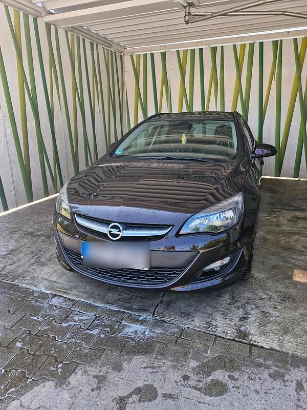 Braun Gebraucht 2015 Opel Astra Eco Kombi | 8.999 € (Etwas zu teuer) - Bild 1/4