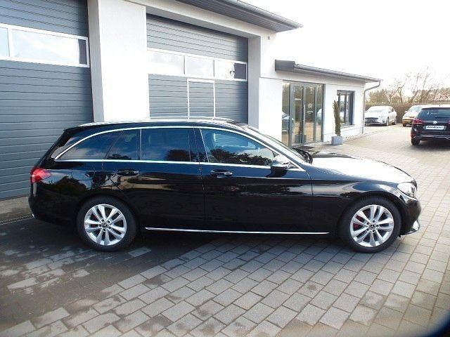 Gebraucht Mercedes C180 Avantgarde 122 PS (89 kW) 2018 Schwarz Kombi