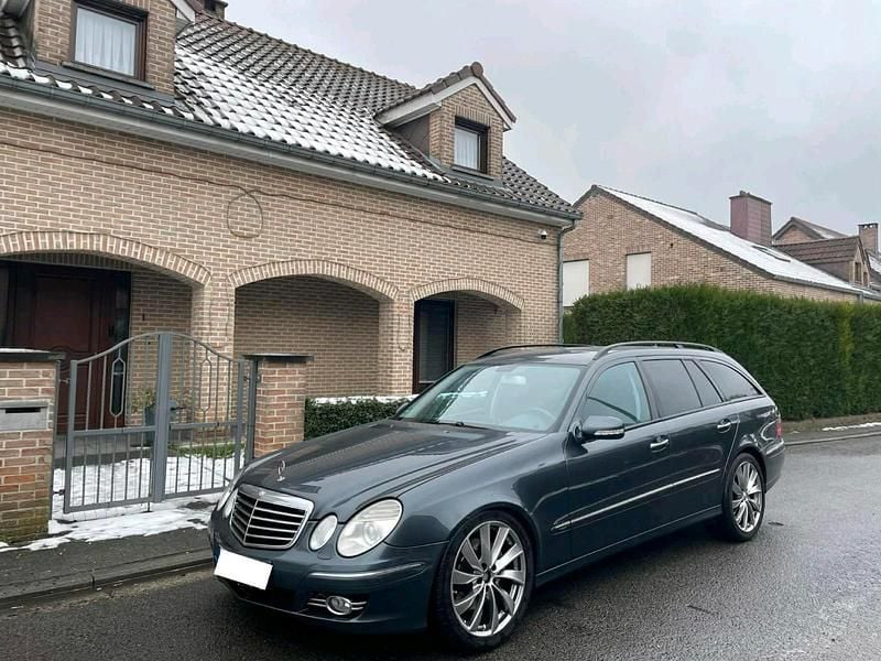 Grau Gebraucht 2009 Mercedes E280 Avantgarde Kombi | 5.950 € (Guter Preis) - Bild 1/4