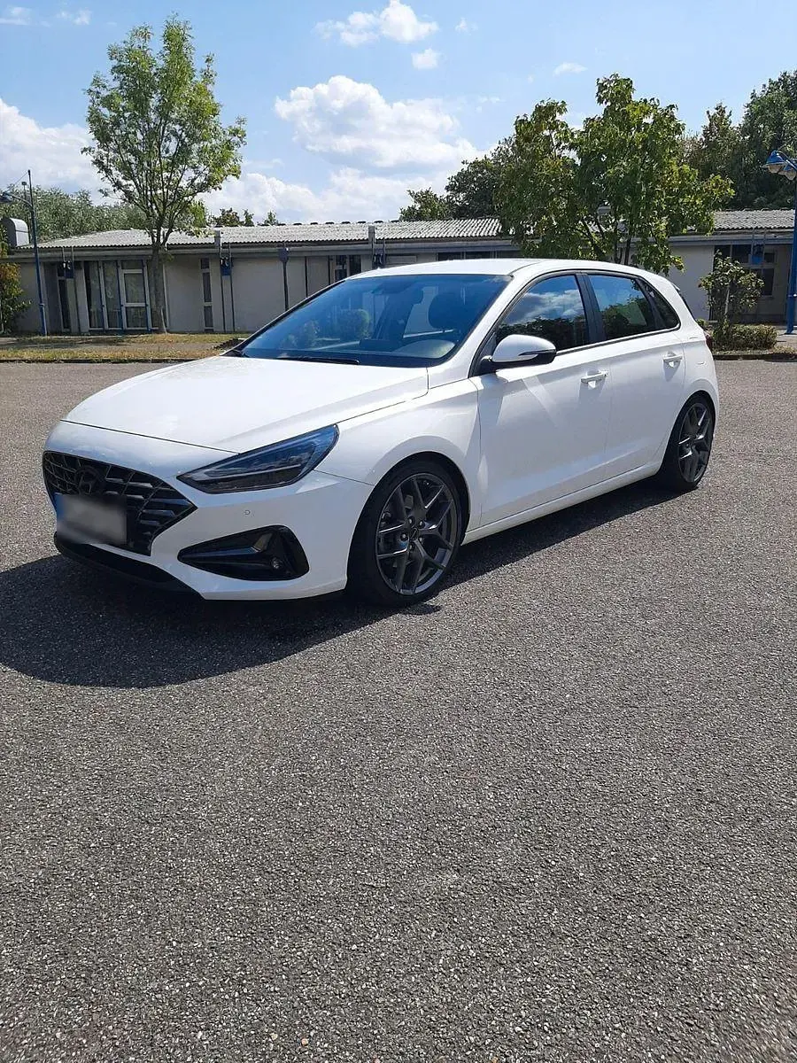 Gebraucht Hyundai i30 Trend 160 PS (117 kW) 2023 Weiß Limousine