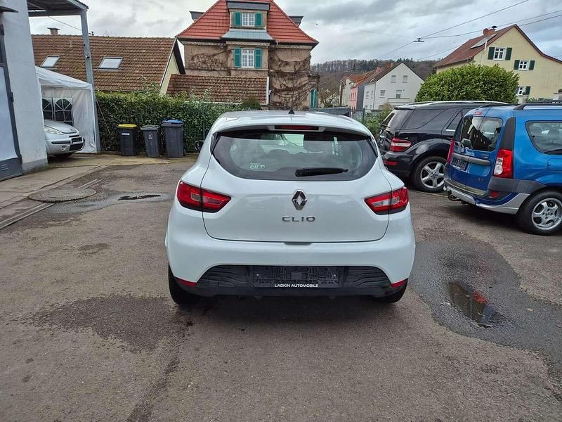 Gebraucht Renault Clio IV Initiale Paris 75 PS (55 kW) 2014 Gletscherweiss Kleinwagen