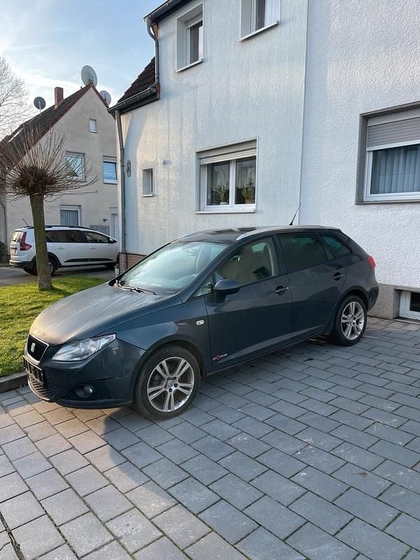 Grau Gebraucht 2011 Seat Ibiza Style Limousine | 2.390 € (Guter Preis) - Bild 1/4