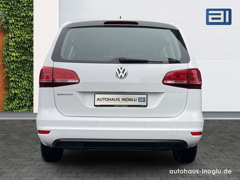 Gebraucht VW Sharan Comfortline 150 PS (110 kW) 2022 Weiß Van / Kleinbus