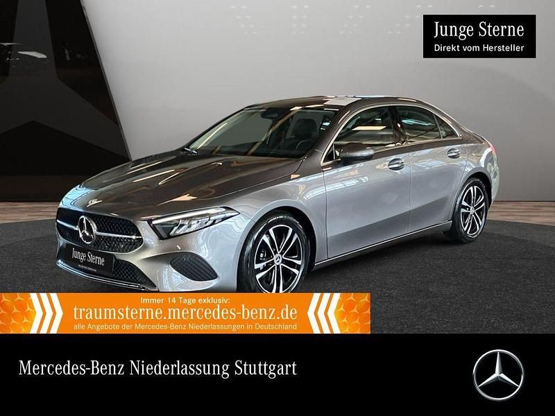 Mountain grau Gebraucht 2024 Mercedes A200 Progressive Limousine | 31.990 € (Fairer Preis) - Bild 1/3