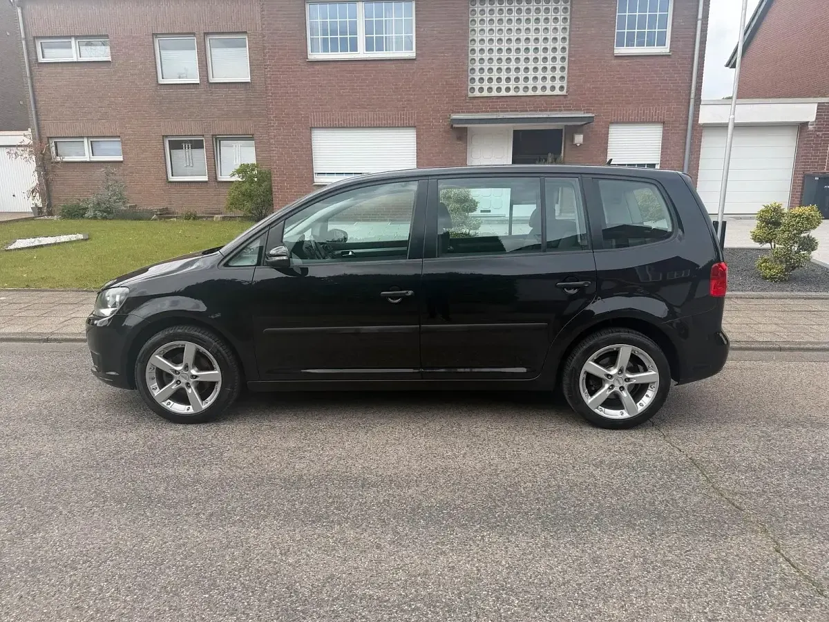 Używany VW Touran 105 KM (77 kW) 2011 Czarny Minivan