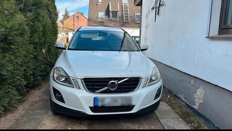 Weiß Gebraucht 2010 Volvo XC60 SUV | 9.000 € (Fairer Preis) - Bild 1/4