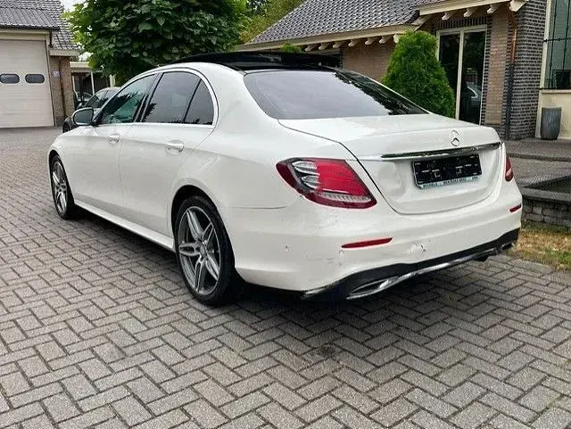 Gebraucht Mercedes E220 AMG line 194 PS (142 kW) 2016 Weiß Limousine