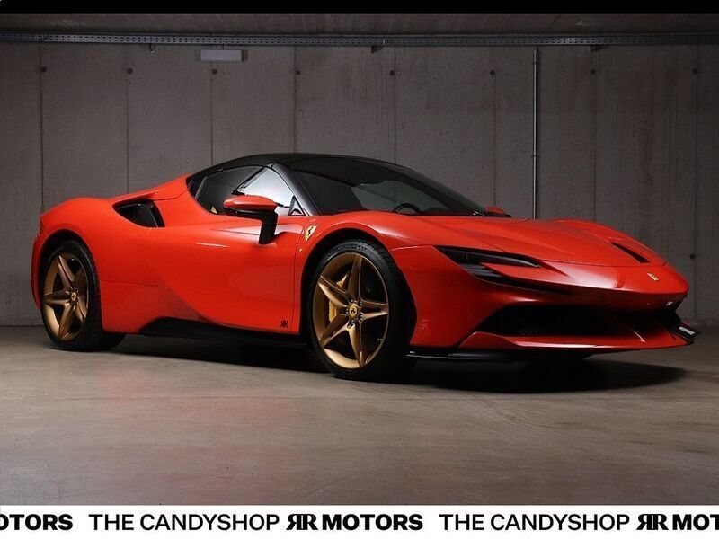 Gebraucht Ferrari SF90 780 PS (573 kW) 2024 Rot Cabrio