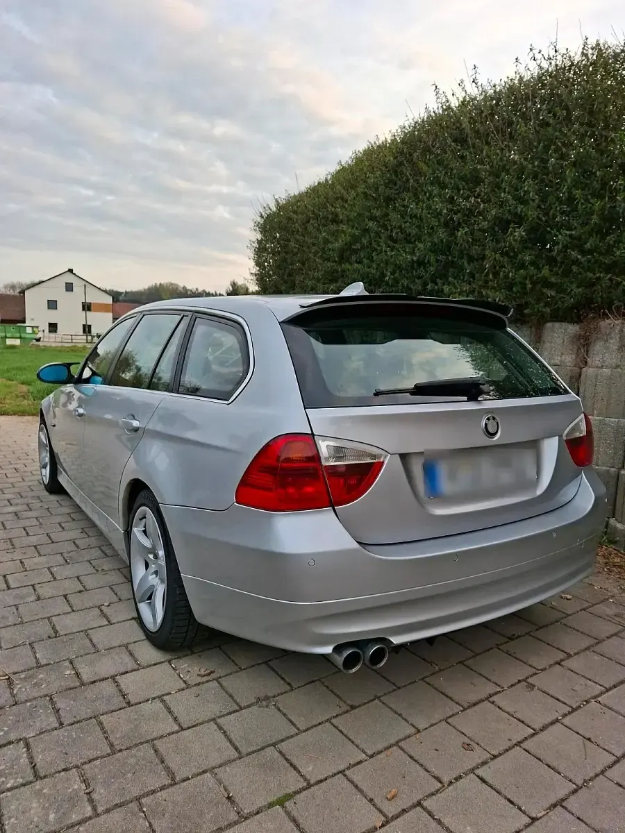 Gebraucht BMW 330 Basis 231 PS (169 kW) 2006 Grau Kombi
