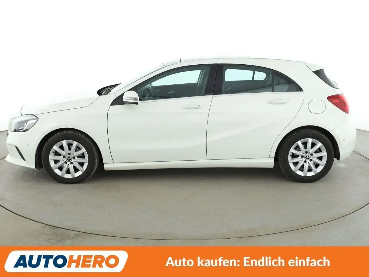 Gebraucht Mercedes A180 Style 122 PS (89 kW) 2017 Weiß Limousine