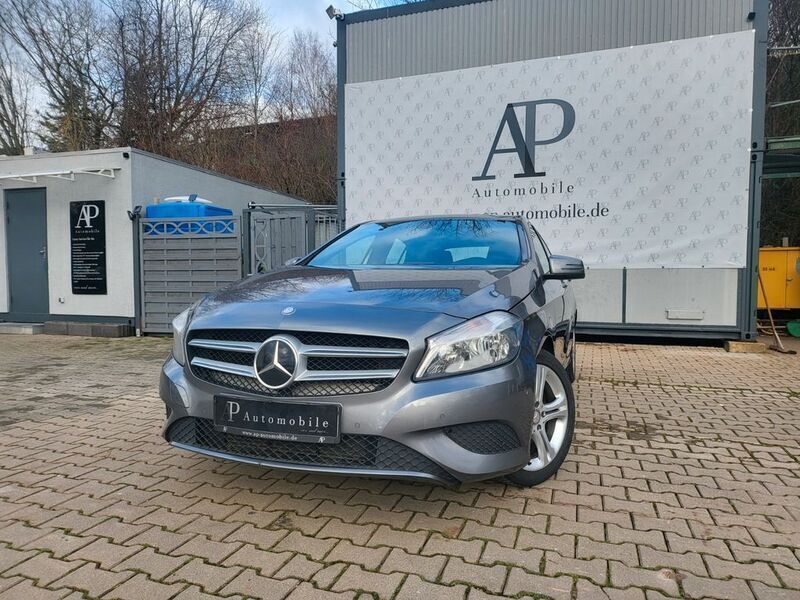 Gebraucht Mercedes A180 122 PS (89 kW) 2013 Grau Kleinwagen