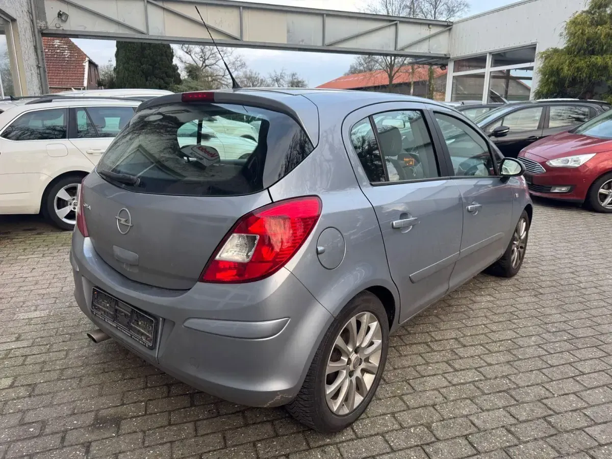 Gebraucht Opel Corsa Innovation 90 PS (66 kW) 2009 Silber Kleinwagen