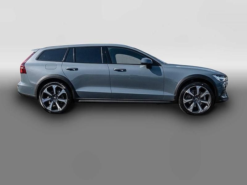 Gebraucht Volvo V60 CC Plus 197 PS (144 kW) 2024 Grau Kombi