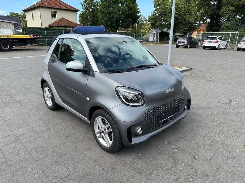 Cool silver Gebraucht 2020 Smart ForTwo Electric Drive Cabrio | 11.490 € (Fairer Preis) - Bild 1/4