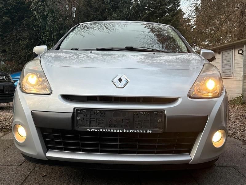 Gebraucht Renault Clio III 75 PS (55 kW) 2010 Silber Kleinwagen