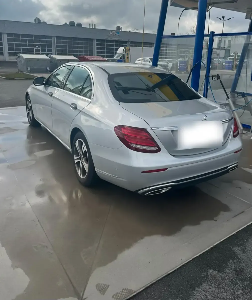 Używany Mercedes E200 184 KM (135 kW) 2018 Srebrny Sedan/Limuzyna