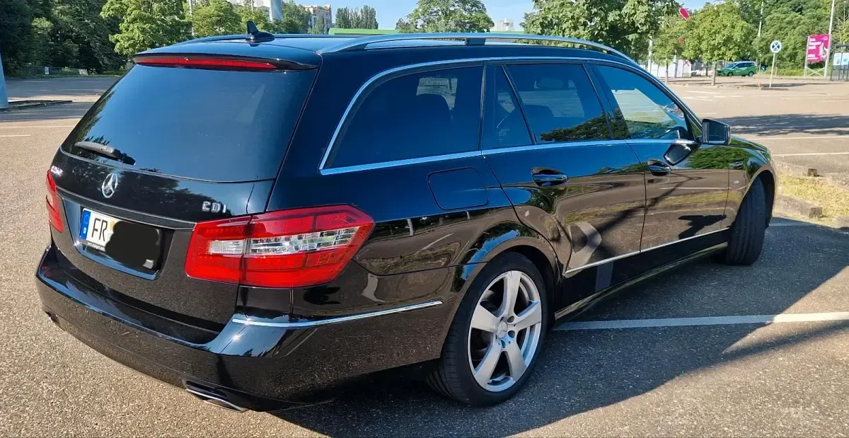 Gebraucht Mercedes E250 204 PS (150 kW) 2012 Schwarz Limousine