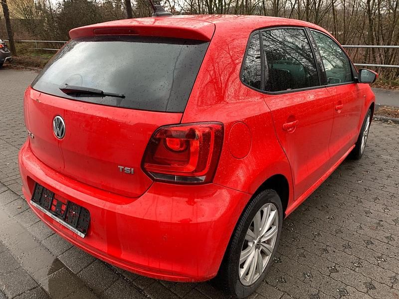 Gebraucht VW Polo Life 105 PS (77 kW) 2013 Rot Kleinwagen
