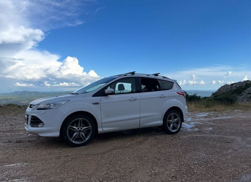 Weiß Gebraucht 2014 Ford Kuga Individual SUV | 11.800 € (Fairer Preis) - Bild 1/4