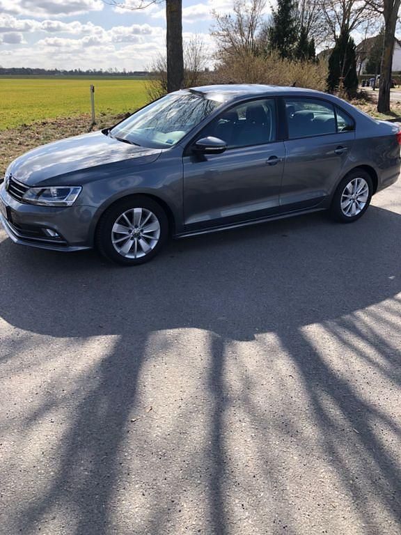 Gebraucht VW Jetta 150 PS (110 kW) 2015 Grau Limousine