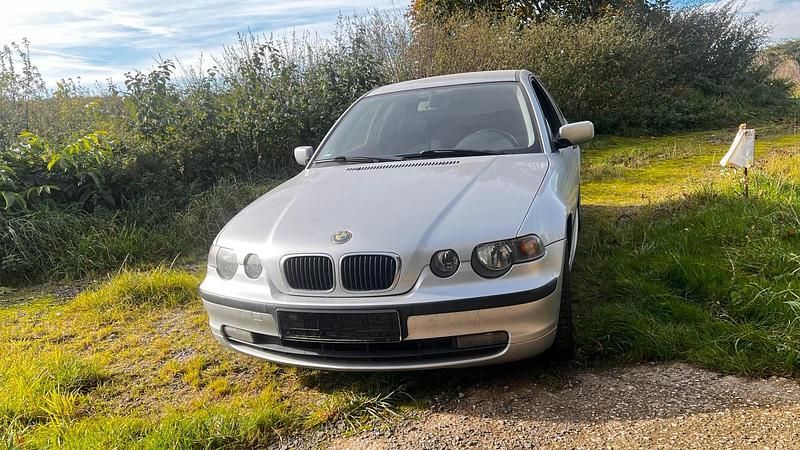 Silber Gebraucht 2003 BMW 316 Compact Kleinwagen | 1.450 € (Fairer Preis) - Bild 1/4