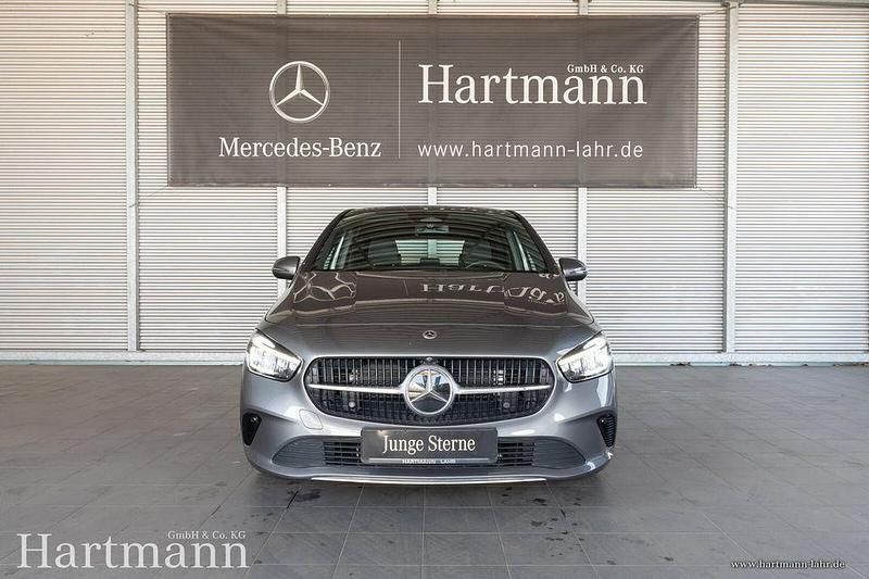 Gebraucht Mercedes B200 Advanced 163 PS (119 kW) 2024 Mountaingrau Van / Kleinbus