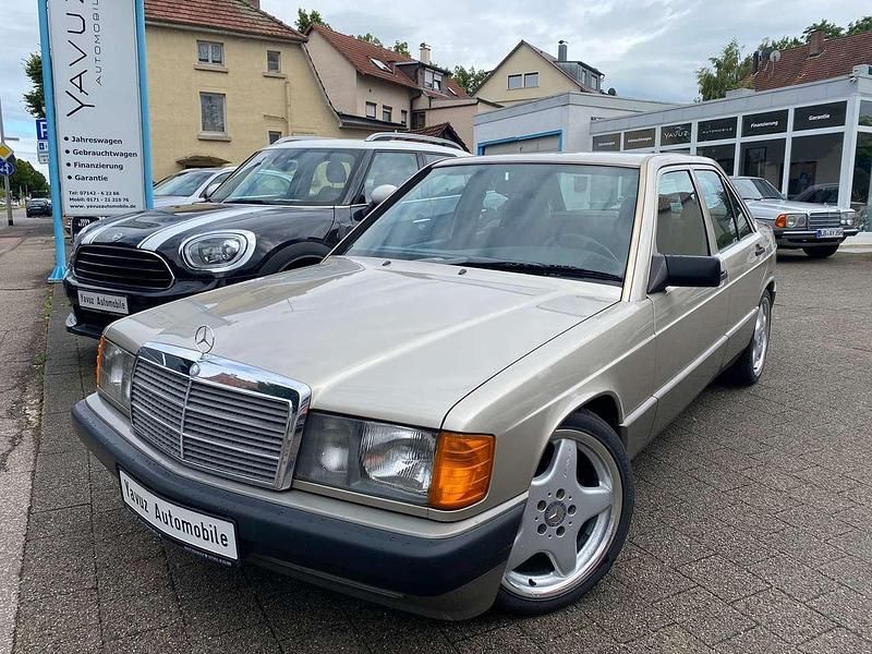 Gebraucht Mercedes 190 132 PS (97 kW) 1990 Farbe 7 Limousine