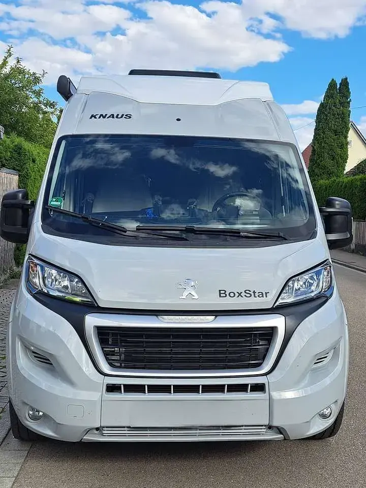 Gebraucht Peugeot Boxer 162 PS (119 kW) 2024 Grau Van
