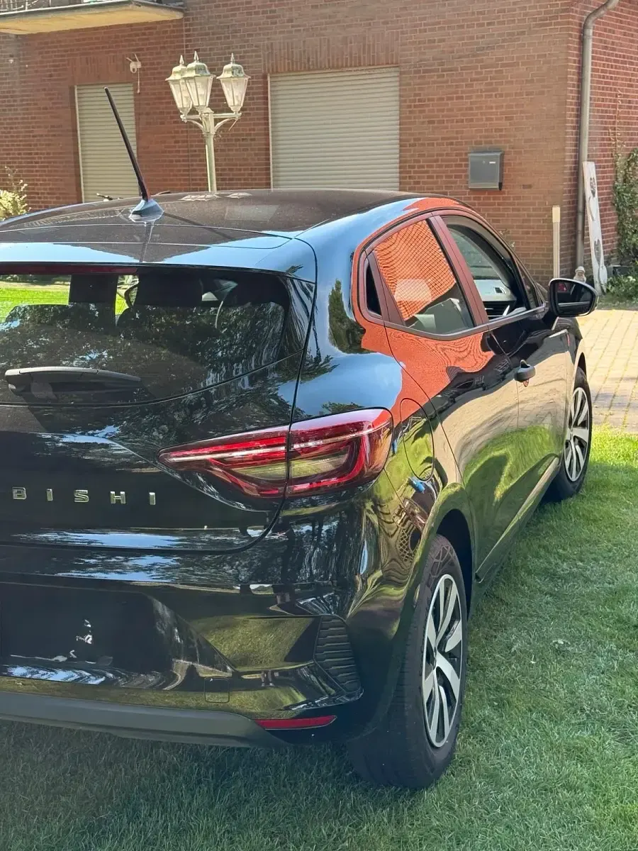 Gebraucht Mitsubishi Colt Top 67 PS (49 kW) 2024 Schwarz Kleinwagen