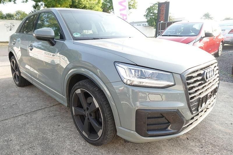 Grau Gebraucht 2018 Audi Q2 Sport SUV | 11.490 € (Fairer Preis) - Bild 1/4