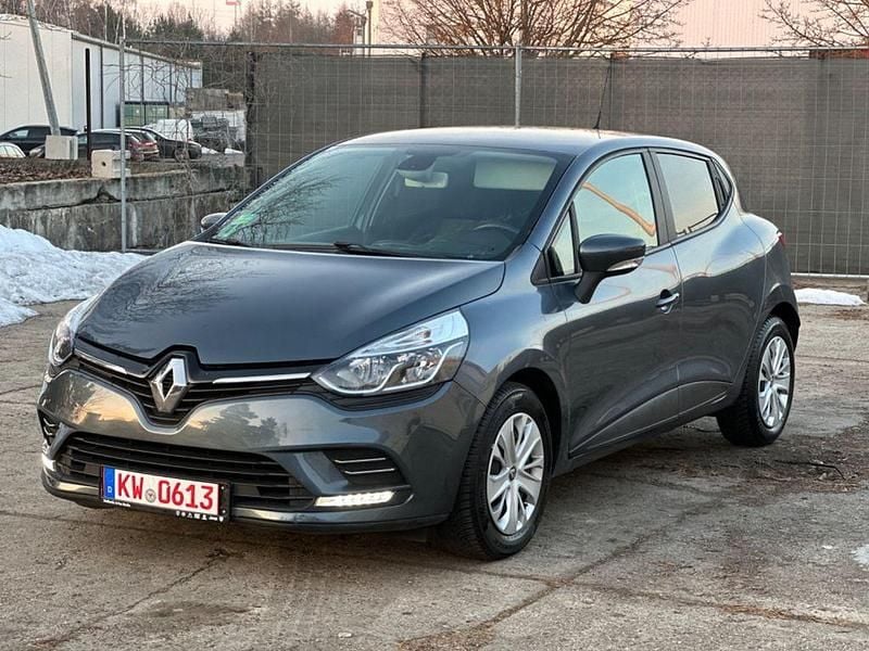 Grau Gebraucht 2016 Renault Clio IV Limousine | 5.390 € (Guter Preis) - Bild 1/4