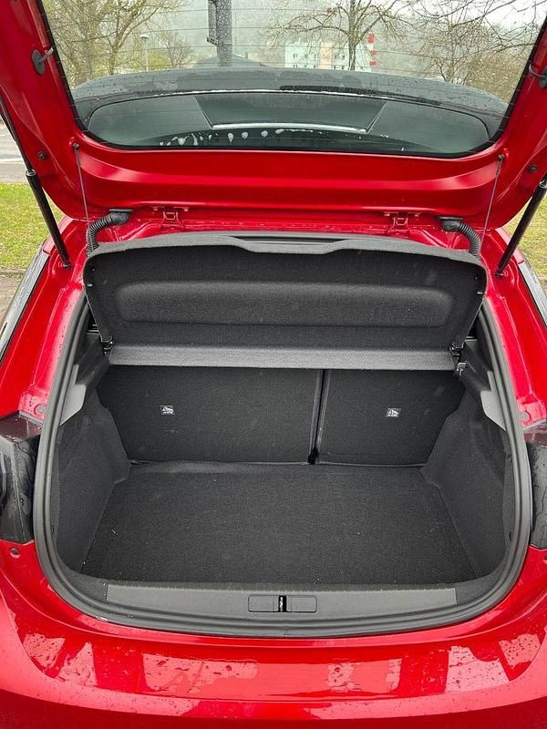 Second-hand Opel Corsa 101 CP (74 kW) 2024 Roșu Hatchback