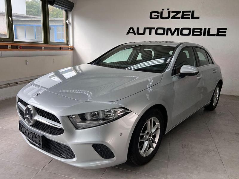 Gebraucht Mercedes A180 Style 136 PS (100 kW) 2019 Silber Limousine